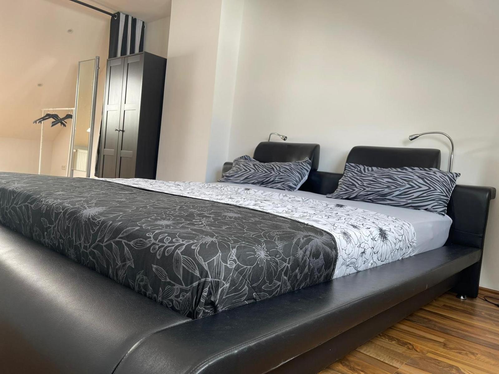 Geraeumige 3-Zimmer-Ferienwohnung Im Herzen Von Kassel Kültér fotó